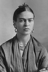 Frida Kahlo, la magicienne clouée au lit (France-Culture)